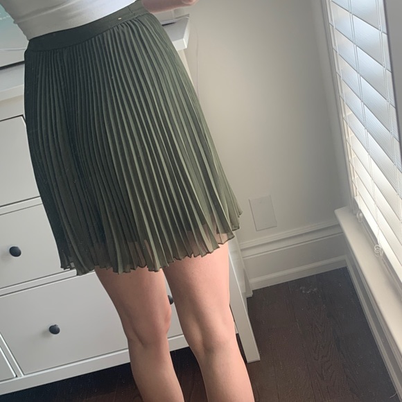 Dark Green Hollister Pleaded Skirt - Picture 2 of 5